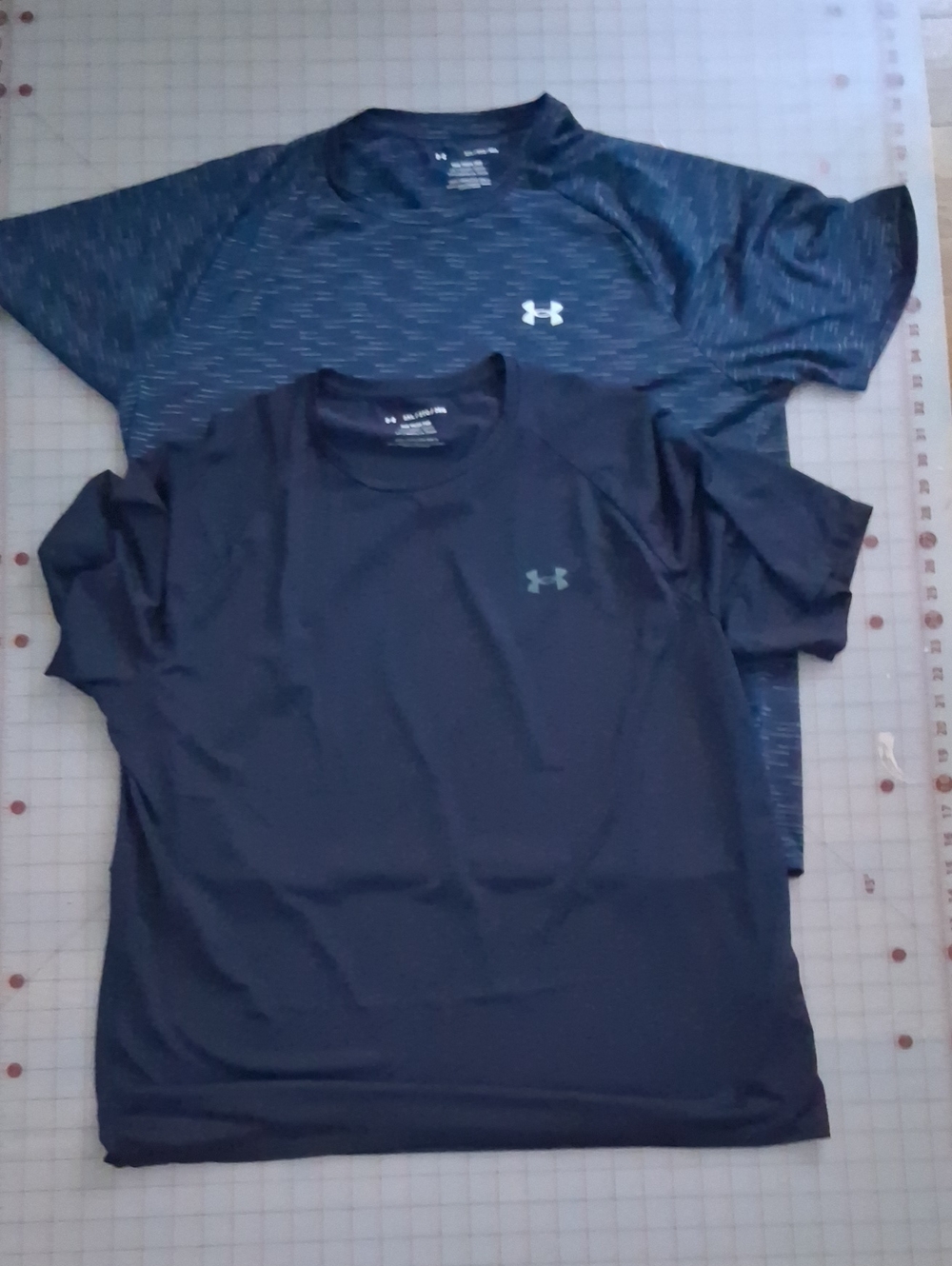 2 Under Armour Men's Short Sleeve Performance Tees